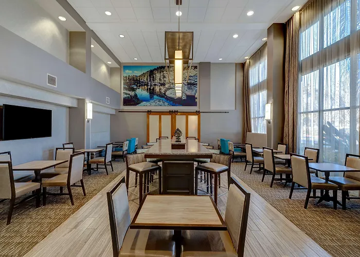 Hampton Inn & Suites Tulare